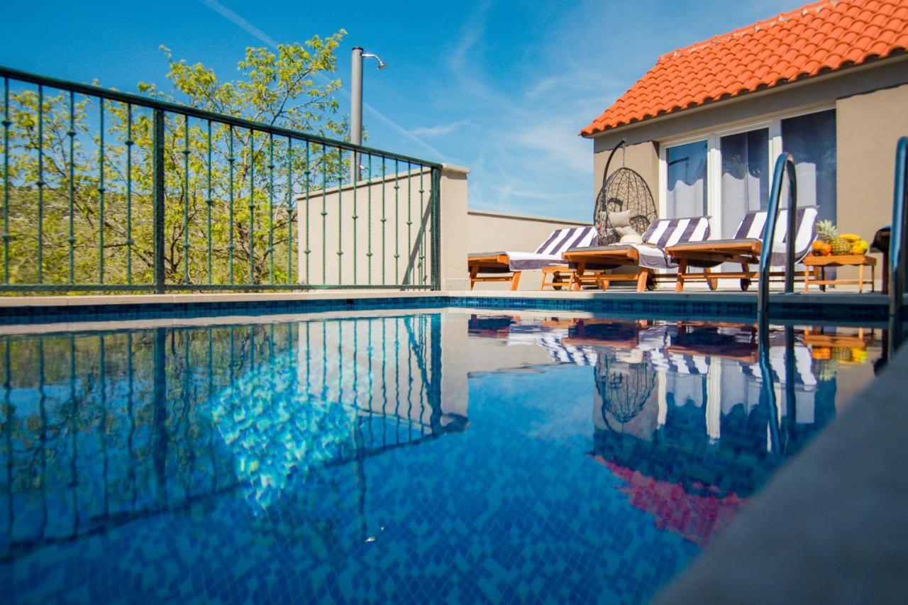 Holiday Home Moliva Donje Sitno Экстерьер фото